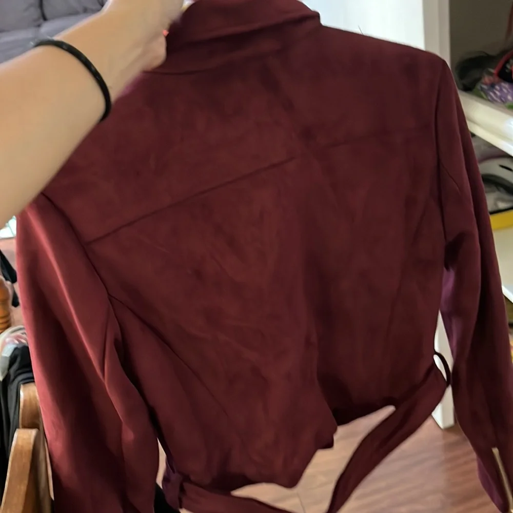 Wine red color cropped jacket - Picture 4 of 7